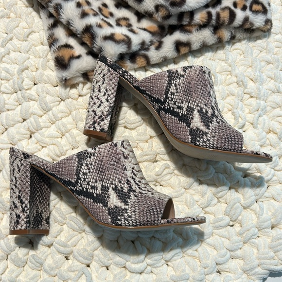 Steve Madden Snake Print Heels - Picture 4 of 13